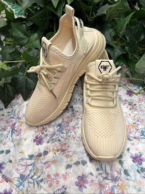 NWT-QAOFG Women’s Knit Sneaker in Cream